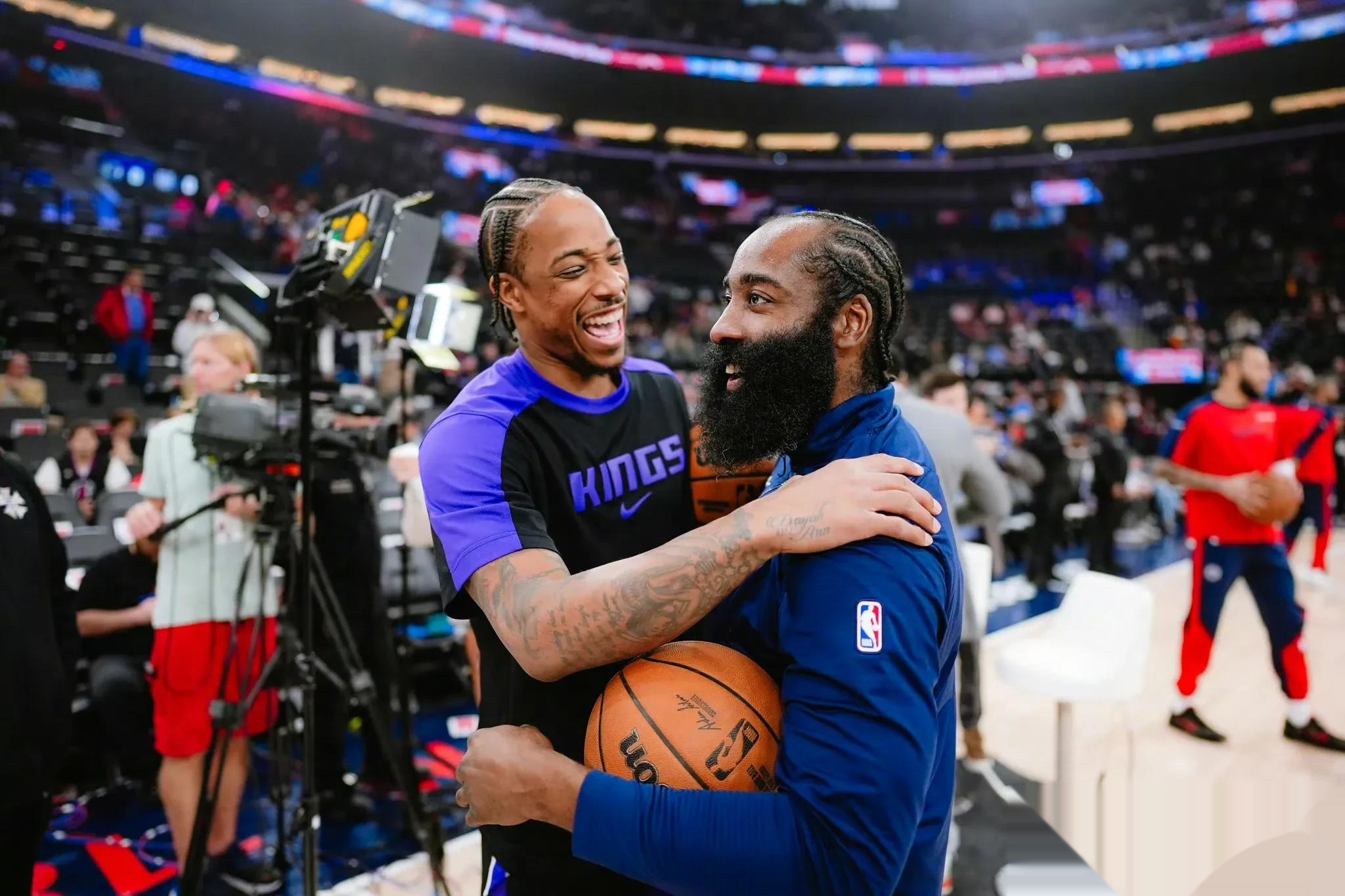 -快船大胜对手，保持不败战绩