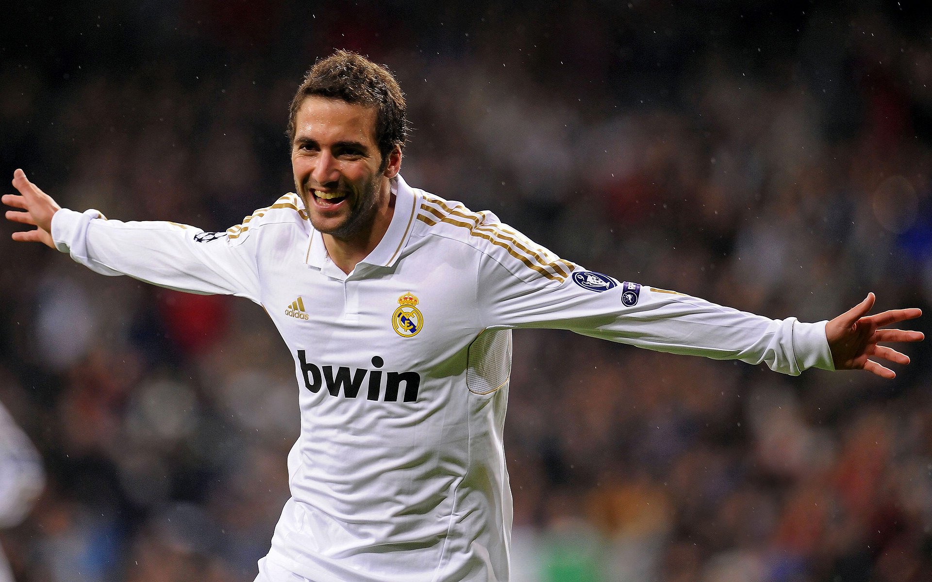 荷兰强压佛罗伦萨,卡马文加成为关键先生—一场战术博弈中的个人英雄主义