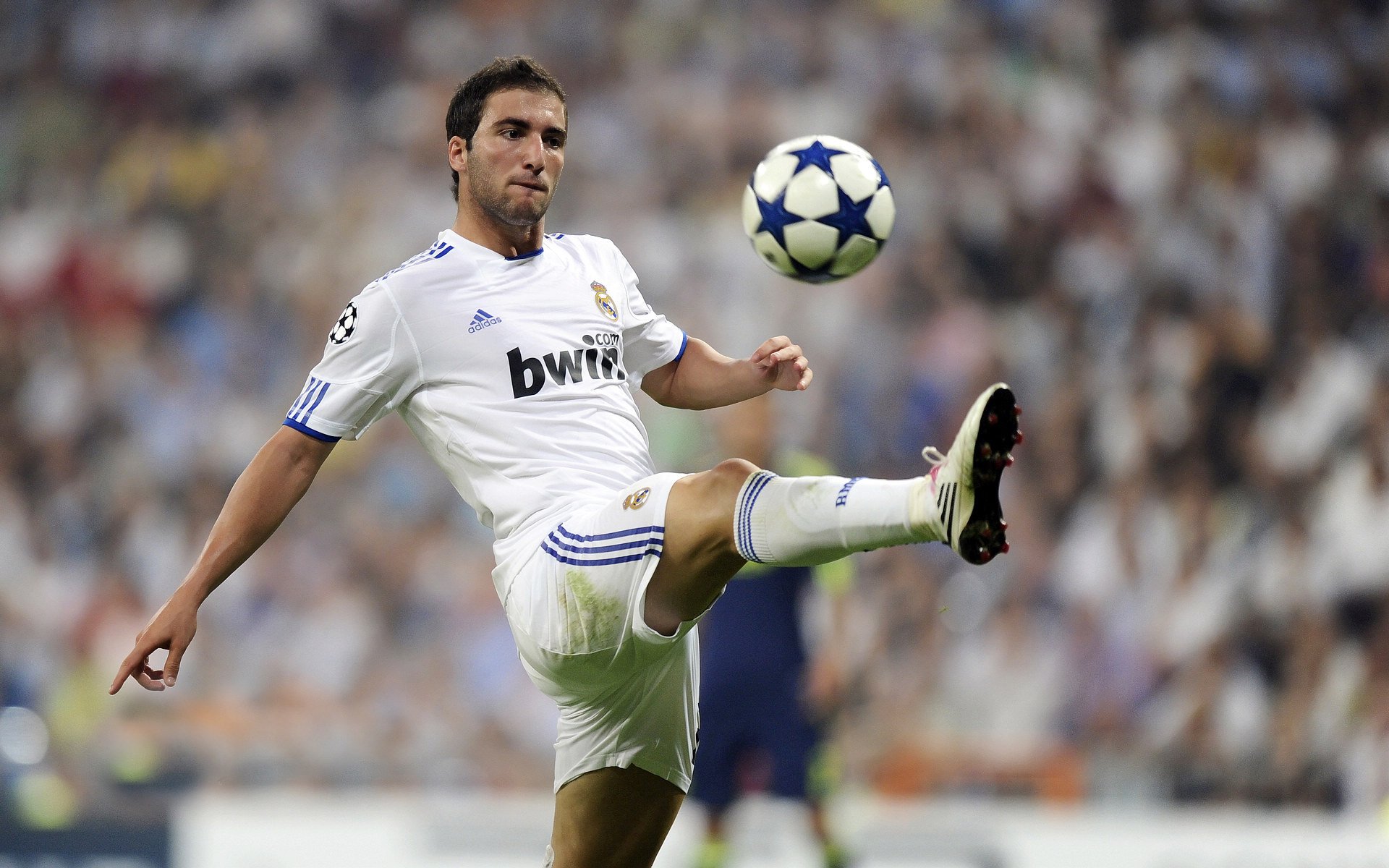 法拉利鏖战威廉姆斯，佩雷兹扛起全队，红牛二号的逆袭之战